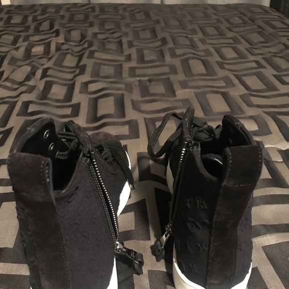 LV sneakers - Picture 4 of 4